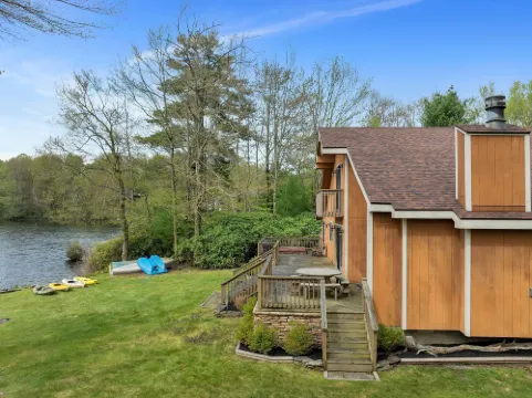 Lakefront Escape - Family Friendly Kayaks