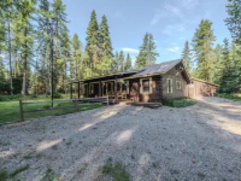 Spotted Bear Cabin For 6 Hotels in Bigfork