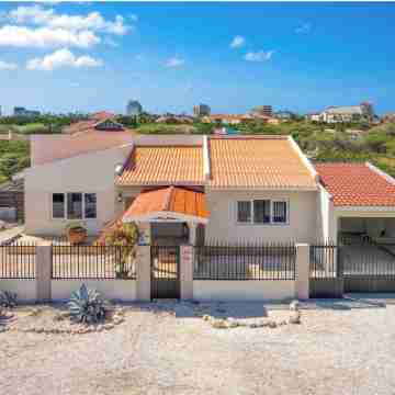 Sunny Palm Beach Villa - 3 min from beach Hotel Exterior