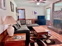 Charming 3-bedroom house with AC, WiFi in lovely Lilburn Hotel a Mountain Park