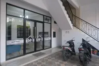 RedDoorz Syariah Near Unimus Semarang Hotel a Tembalang