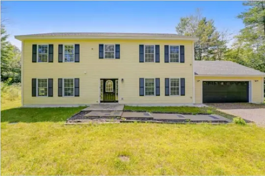 Upstairs unit- sleeps 4- minutes to Smugglers Notch Ski resort!