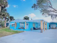 Dow Town Jensen Beach📍WALK to the SEA in 2 minute. Walk to Publix Super Markets