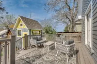 Brenham Rental w/ Deck & Yard < 1 Mi to Downtown! - WiFi