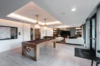 Poolside Luxury | 1BR w/ Private Patio 오스틴 호텔