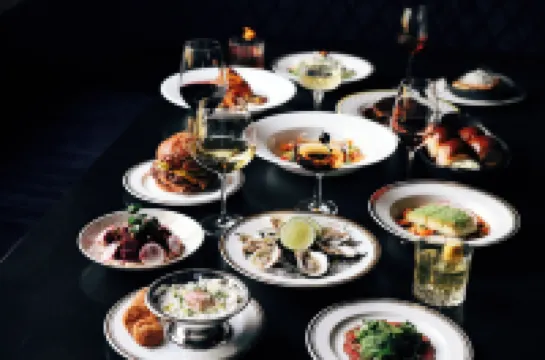 オテル サヴォイ カンザスシティ、タペストリー コレクション バイ ヒルトン