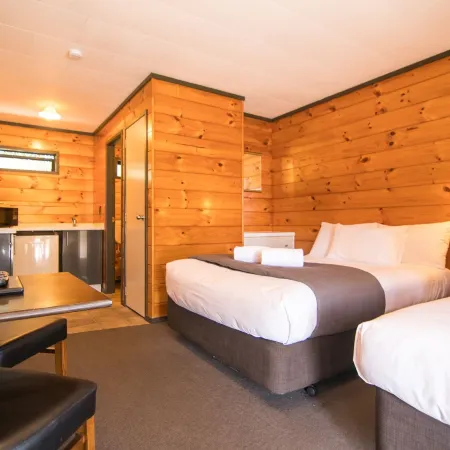 Parklands Motorlodge & Holiday Park