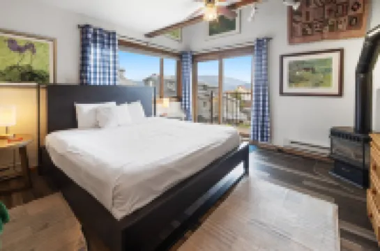 สตูดิโอวินเทจ - คอนโดสตูดิโอที่มีระเบียงส่วนตัว - ไม่มีค่าใช้จ่ายในการทำความสะอาด! โดย RedAwning