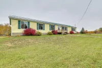 Spacious de Tour Village Home Near Lake Huron! -  Privatzimmer