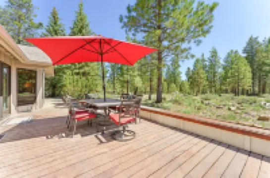 10 Tan Oak Home Features Private Hot Tub and BBQ on the Deck by RedAwning