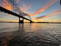 Cozy Highrise 2 br Apt - Downtown Memphis!