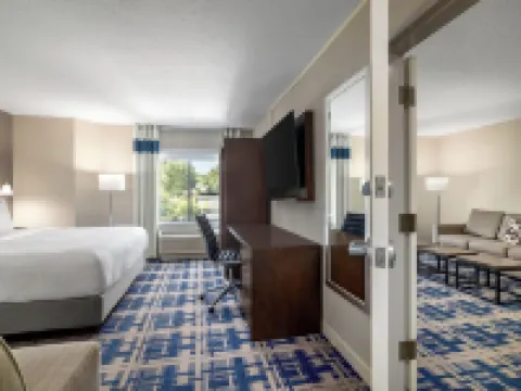 夏洛特福朋喜來登酒店 亨特斯維爾酒店