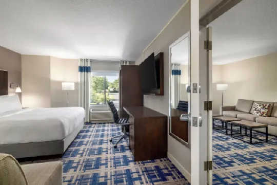 Four Points by Sheraton Charlotte - Lake Norman