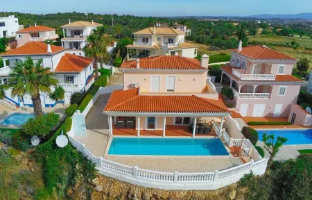 D08 - Bay View Villa in Vale da Lama