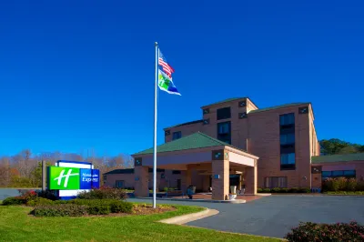 Holiday Inn Express Easton Hotels near Marc Randall