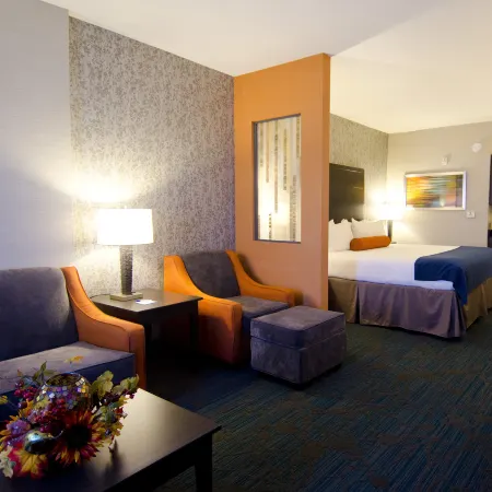 Holiday Inn Express & Suites KNOXVILLE WEST - PAPERMILL DR by IHG