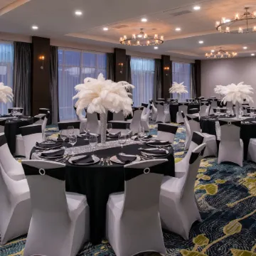 Holiday Inn & Suites FARMINGTON HILLS - DETROIT NW by IHG