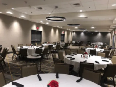 Holiday Inn & Suites FAYETTEVILLE W-FORT BRAGG AREA by IHG