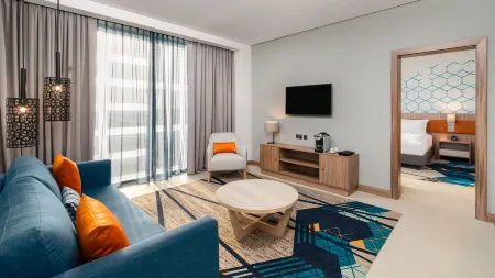 Holiday Inn & Suites Al Jubail Отели рядом с достопримечательностью «Royal Commission for Jubail and Yanbu»