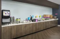 Tru by Hilton Denver Airport Tower Road - breakfast