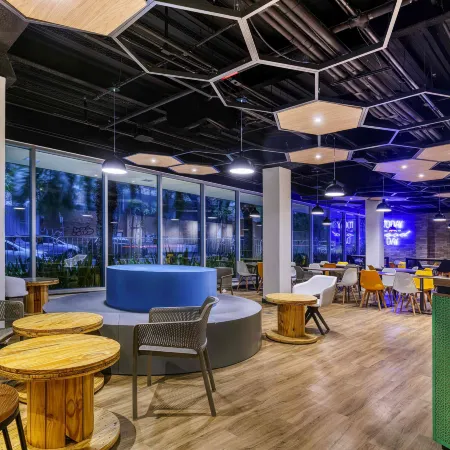 Ibis Budget BH Savassi Отели рядом с достопримечательностью «Площадь Свободы»
