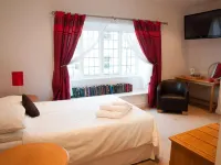 Huckleberrys Bar & Grill Hotels in 