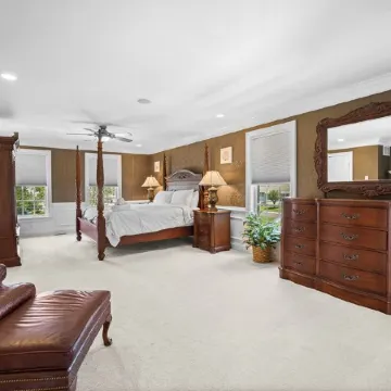 Pool - 7 Bedrooms - Close to beach