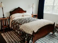 The Rusty Lantern! Enjoy peace and quiet in this cozy mountain cabin! Free WiFi Hotel di Pendleton County