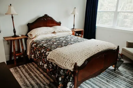 The Rusty Lantern! Enjoy peace and quiet in this cozy mountain cabin! Free WiFi