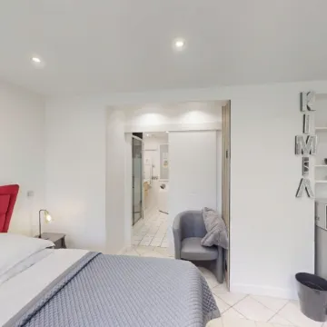 Kimia Suite Room