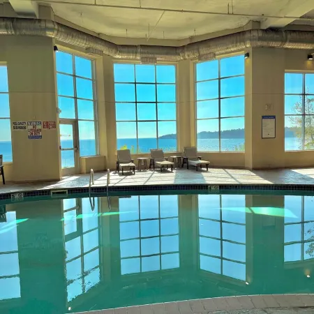 Lake Superior Condo~Whirlpool, Fireplaces, Balcony+Resort Amenties