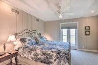 Waterfront Deck and Bay Access Galveston Getaway! - Jacuzzi