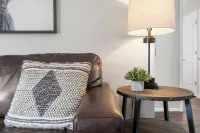 Urban Farmhouse - Refreshing Pool! - Homestays