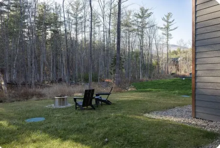 Mountain Modern Home on Lake Everest!  Only 3 miles to Whiteface!