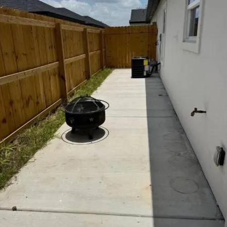 New Build! Near Hospital & Shops