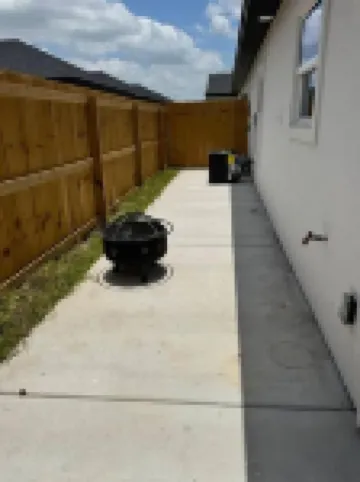 New Build! Near Hospital & Shops