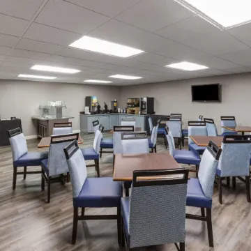 Angel Inn Near Imax, a Travelodge by Wyndham