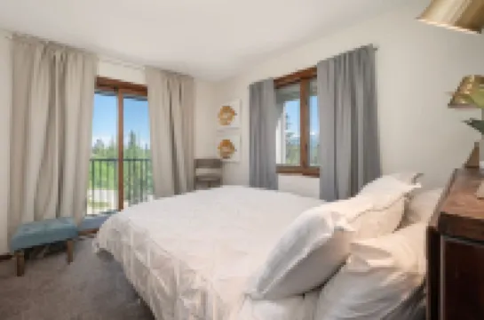 10 Min to Resort! Amazing Views & Sauna!