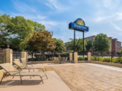 Days Inn by Wyndham Canton Hotels in Canton