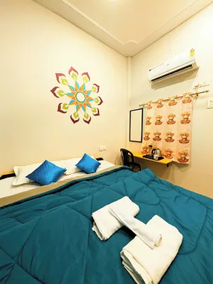 Hidden Monkey Hostel Chet Singh Ghat