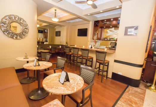 [유니언 스퀘어와 인접한 호텔의 전경]