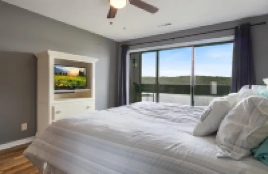 Spacious Pet-friendly Lakeview Condo w/ Boat Slip & Pools