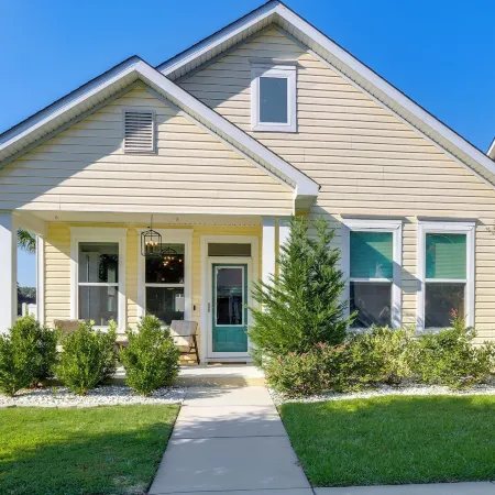 Coastal Home w/ Yard < 1 Mi to Old Town Bluffton!