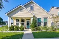 Coastal Home w/ Yard < 1 Mi to Old Town Bluffton! - 3-Star