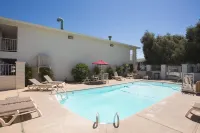 Motel 6 Kingman, AZ - Route 66 West - Pools