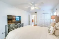 Bright Sarasota Bungalow - 5 Mi to Siesta Beach! - spa