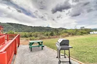 Updated Mtn View Studio w/ Loft - Near River! - Homestays
