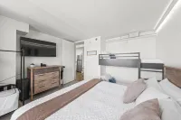 Newly Renovated! Free Parking, Koolau Mountain, Golf Course and City Views!