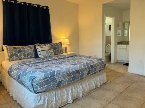 Oceanview 2 bed, 2 bath, steps away from clubhouse, beach and pool.