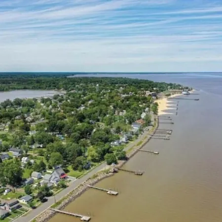 Sunnyside Up - Small Dog Friendly Waterfront Cottage